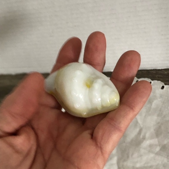 Unique Slag Glass Shell Decor - Picture 6 of 7